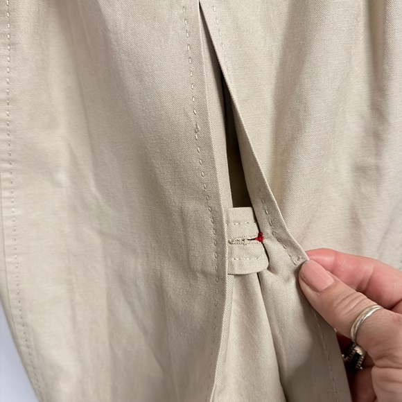 Carolina Herrera Beige Trench Coat for girls 6 or 7 years old - Picture 9 of 12